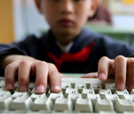 Internetowe przejawy przemocy rówieśniczej Internetowe przejawy przemocy rówieśniczej